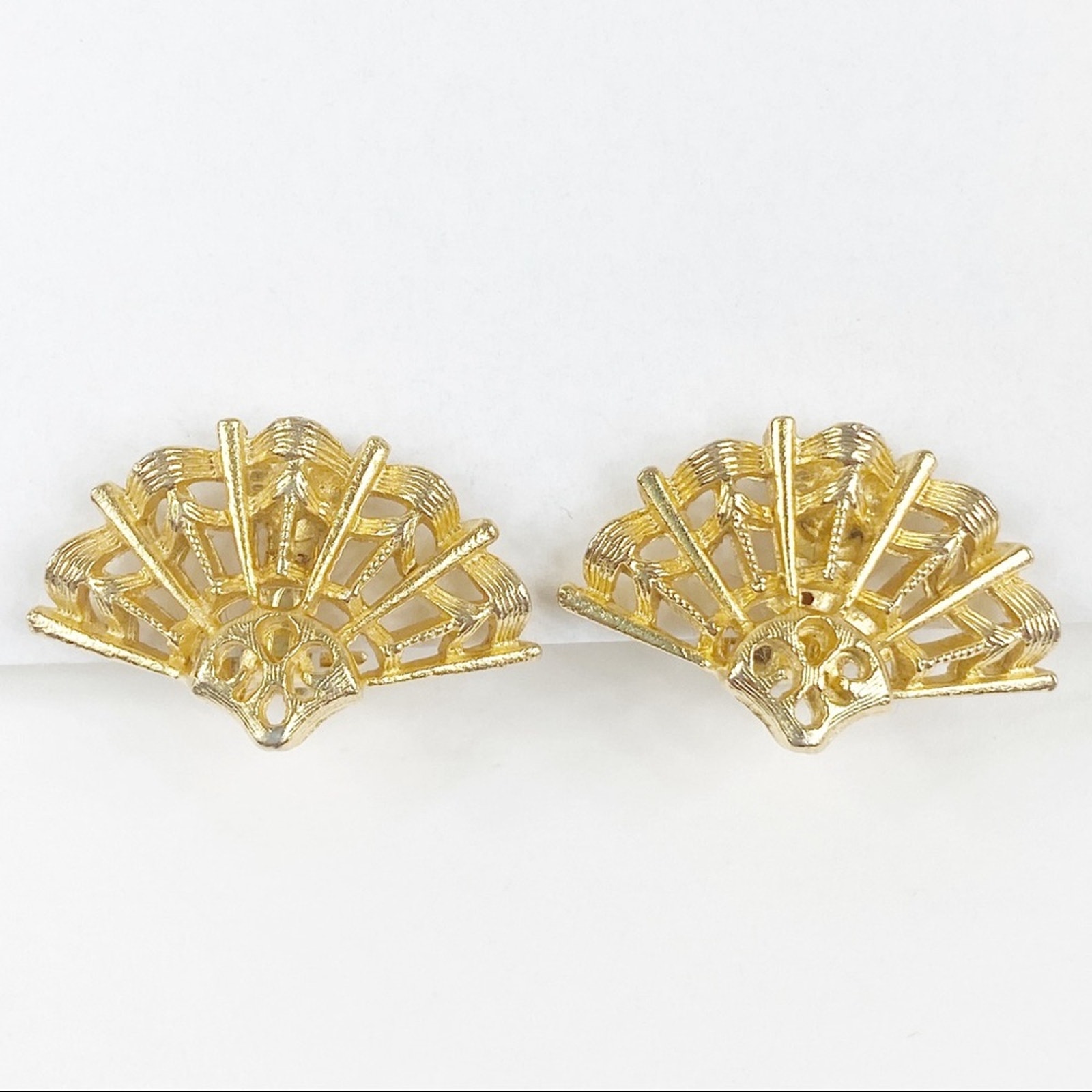 Vintage Lisner Fan Clip On Earrings
